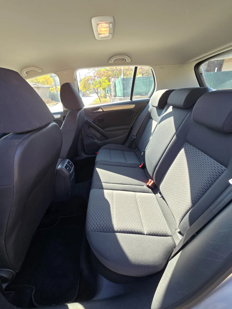 VW Golf 1.6i, снимка 8 - Автомобили и джипове - 52280696