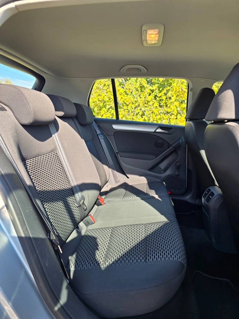 VW Golf 1.6i, снимка 9 - Автомобили и джипове - 52280696
