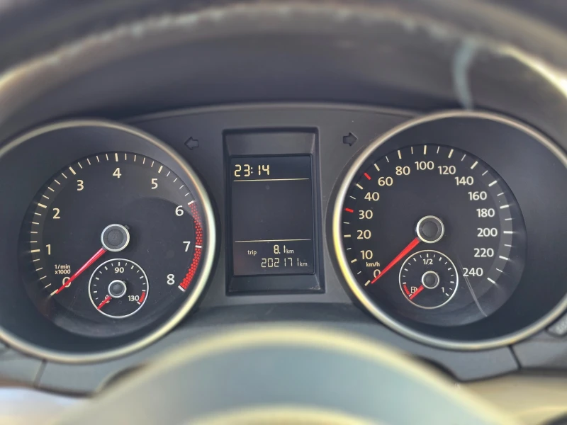 VW Golf 1.6i, снимка 16 - Автомобили и джипове - 52280696