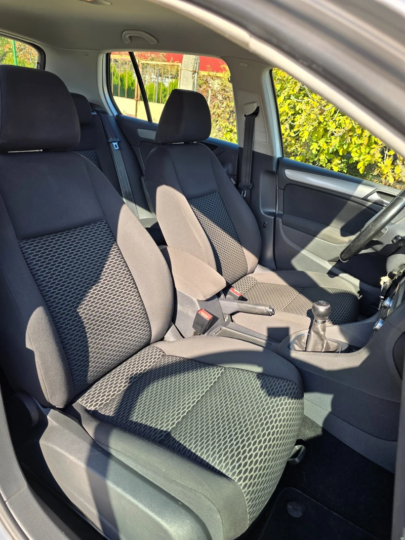 VW Golf 1.6i, снимка 13 - Автомобили и джипове - 52280696