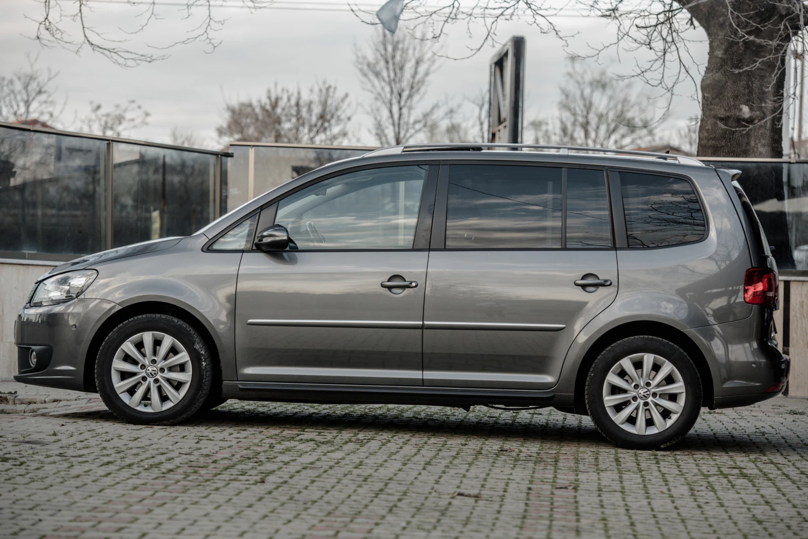 VW Touran HIGHLINE/DSG/PANO/FULL - изображение 4