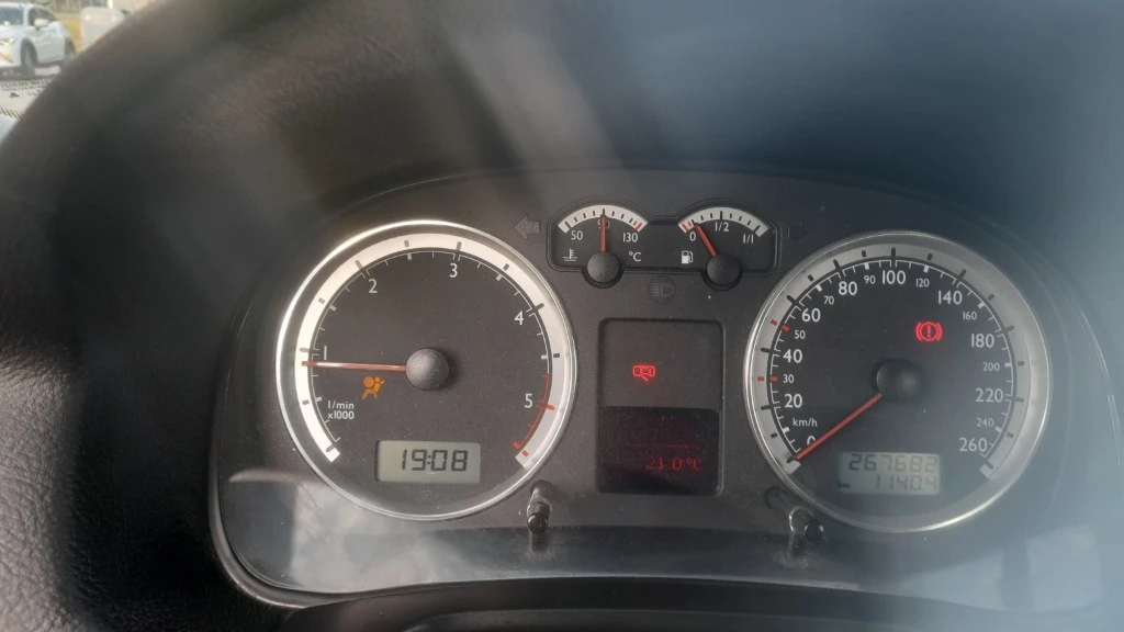 VW Golf 1.9 ТДИ 101 кс - изображение 9