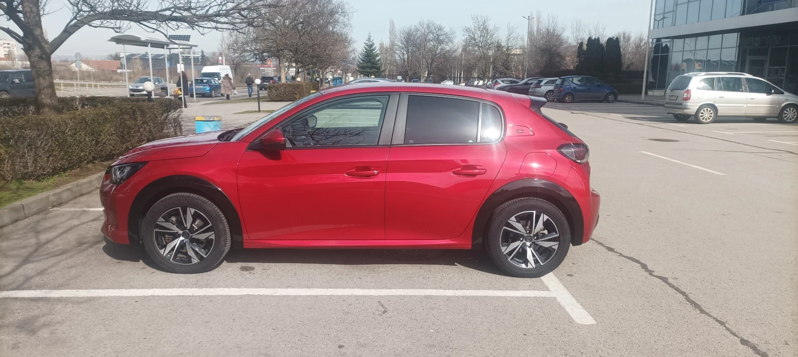 Peugeot 208 Хечбек , снимка 4 - Автомобили и джипове - 53792485