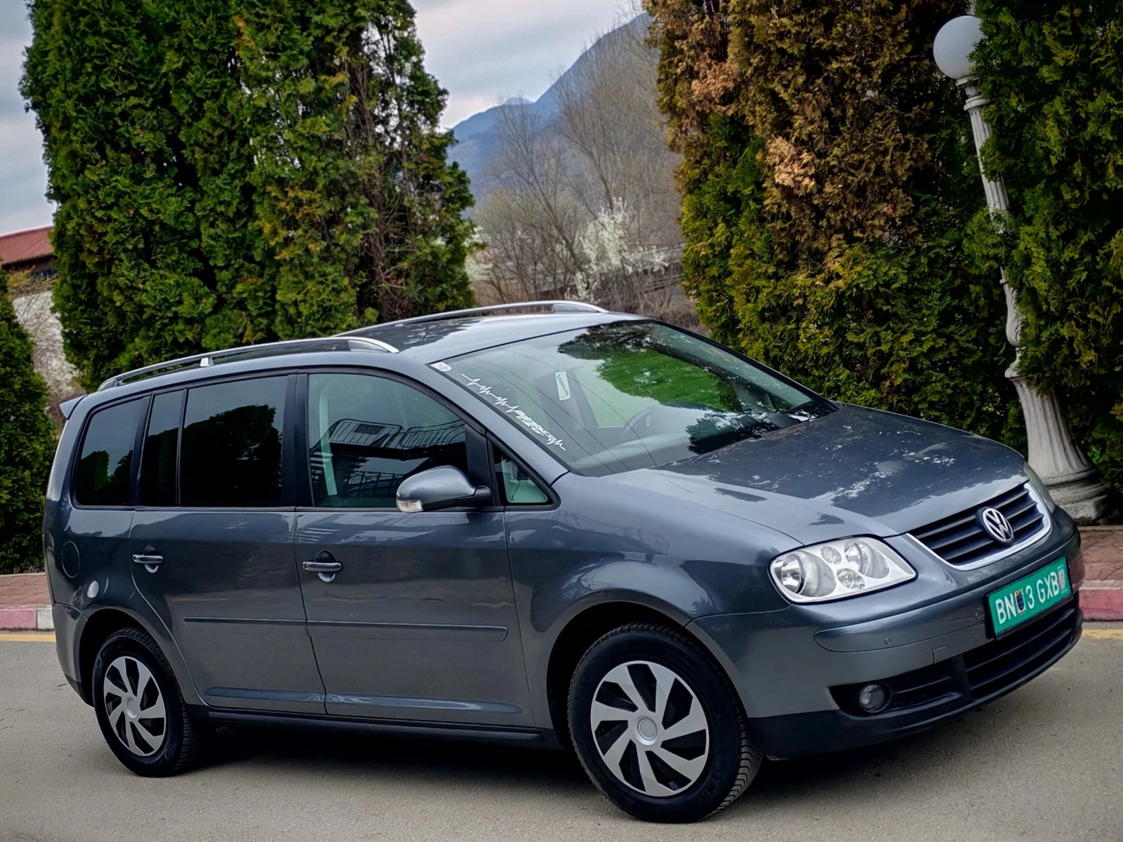 VW Touran 1.9TDI(101)* HIGHLINE* 7-МЕСТА* 6-СКОРОСТИ* , снимка 9 - Автомобили и джипове - 54057518