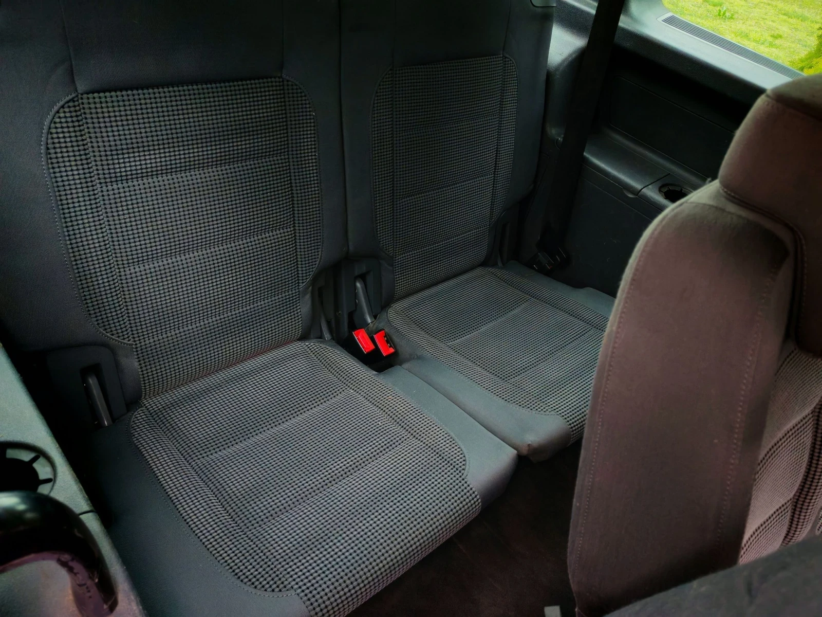 VW Touran 1.9TDI(101)* HIGHLINE* 7-МЕСТА* 6-СКОРОСТИ* , снимка 15 - Автомобили и джипове - 54057518