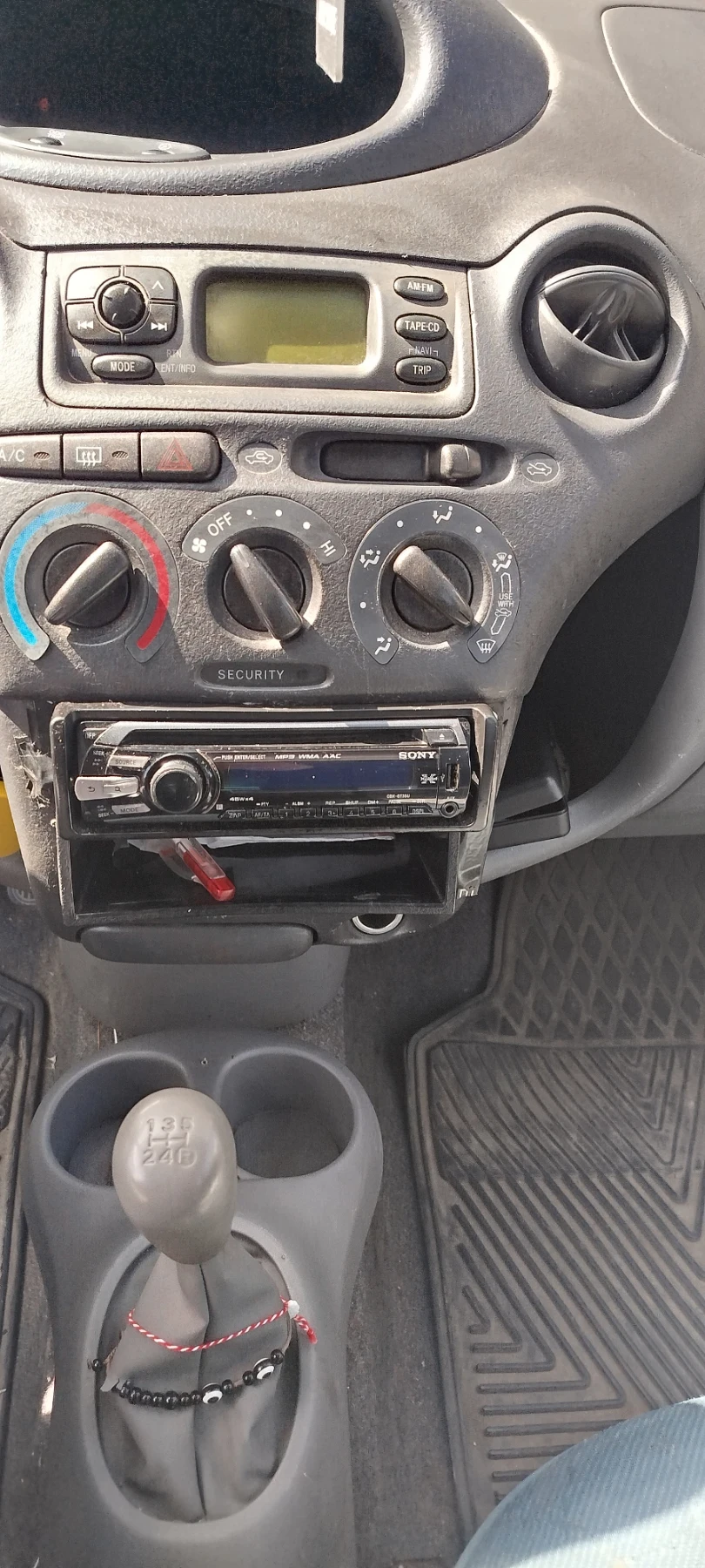 Toyota Yaris, снимка 6 - Автомобили и джипове - 54126330