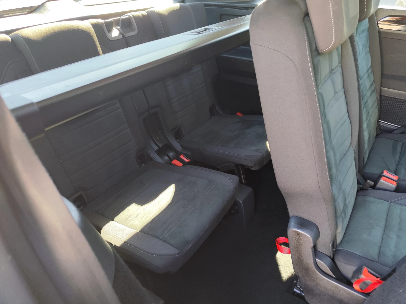 VW Touran 1.6TDi* 7 MECTA* EURO6B* NAVI* , снимка 10 - Автомобили и джипове - 54688909