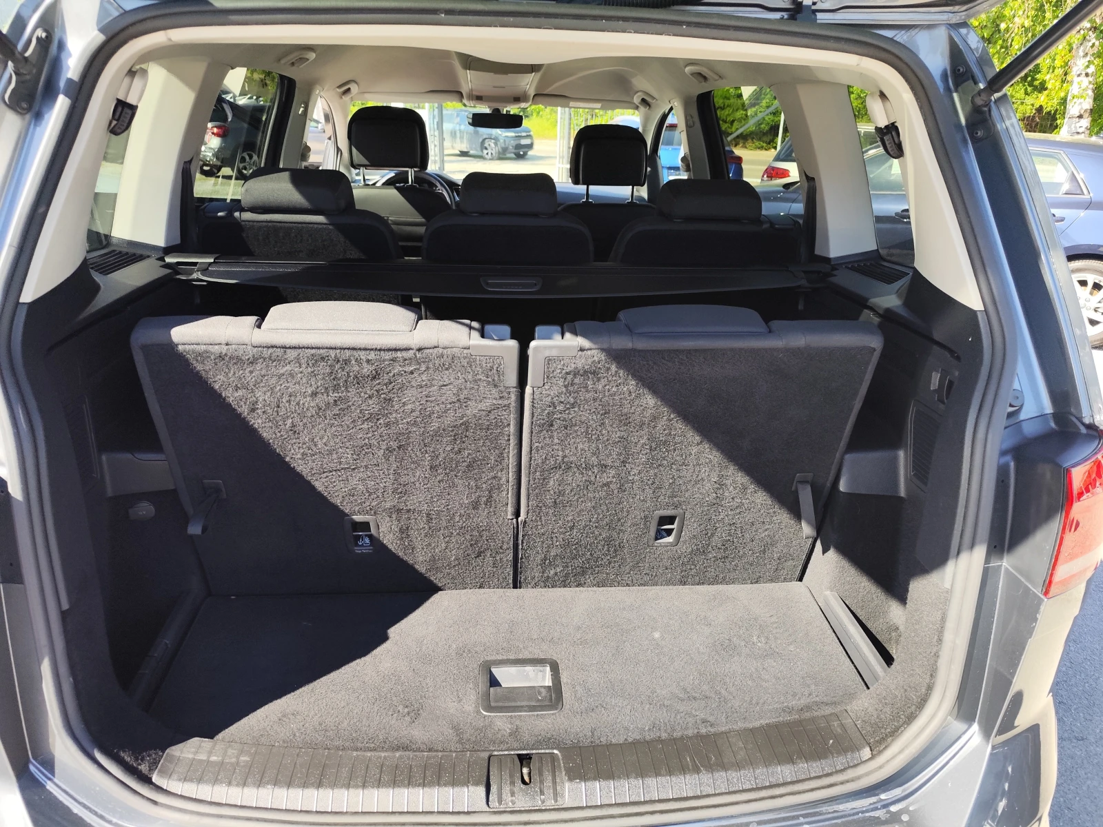 VW Touran 1.6TDi* 7 MECTA* EURO6B* NAVI* , снимка 13 - Автомобили и джипове - 54688909