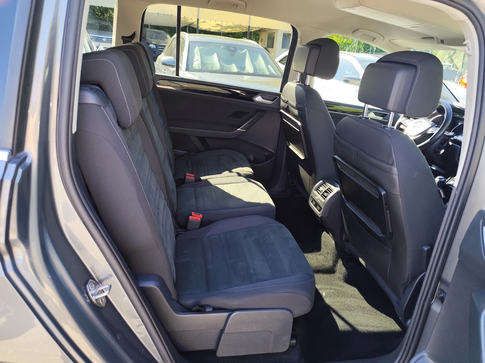 VW Touran 1.6TDi* 7 MECTA* EURO6B* NAVI* , снимка 11 - Автомобили и джипове - 54688909