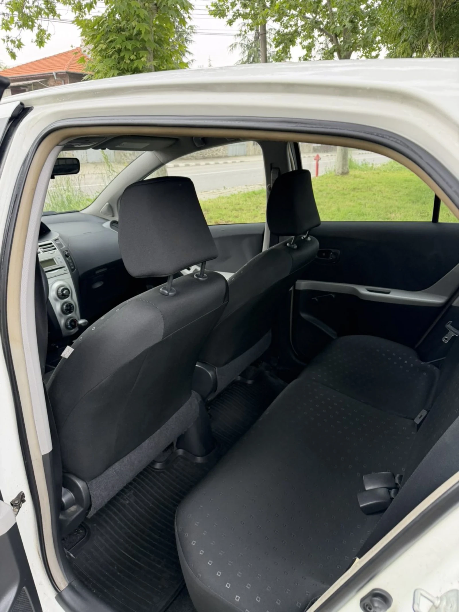 Toyota Yaris, снимка 12 - Автомобили и джипове - 54778306