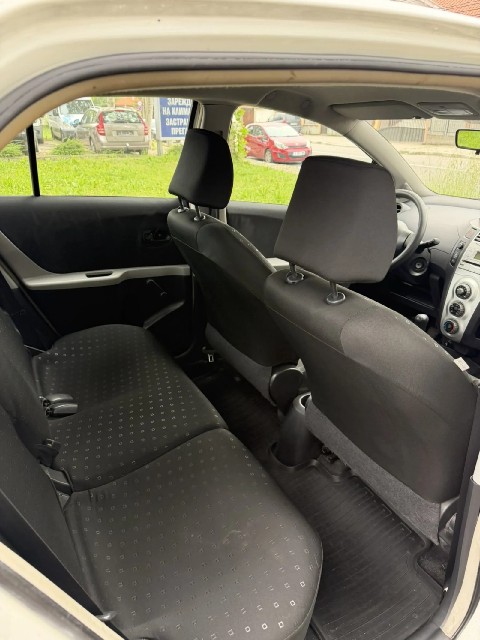 Toyota Yaris, снимка 13 - Автомобили и джипове - 54778306
