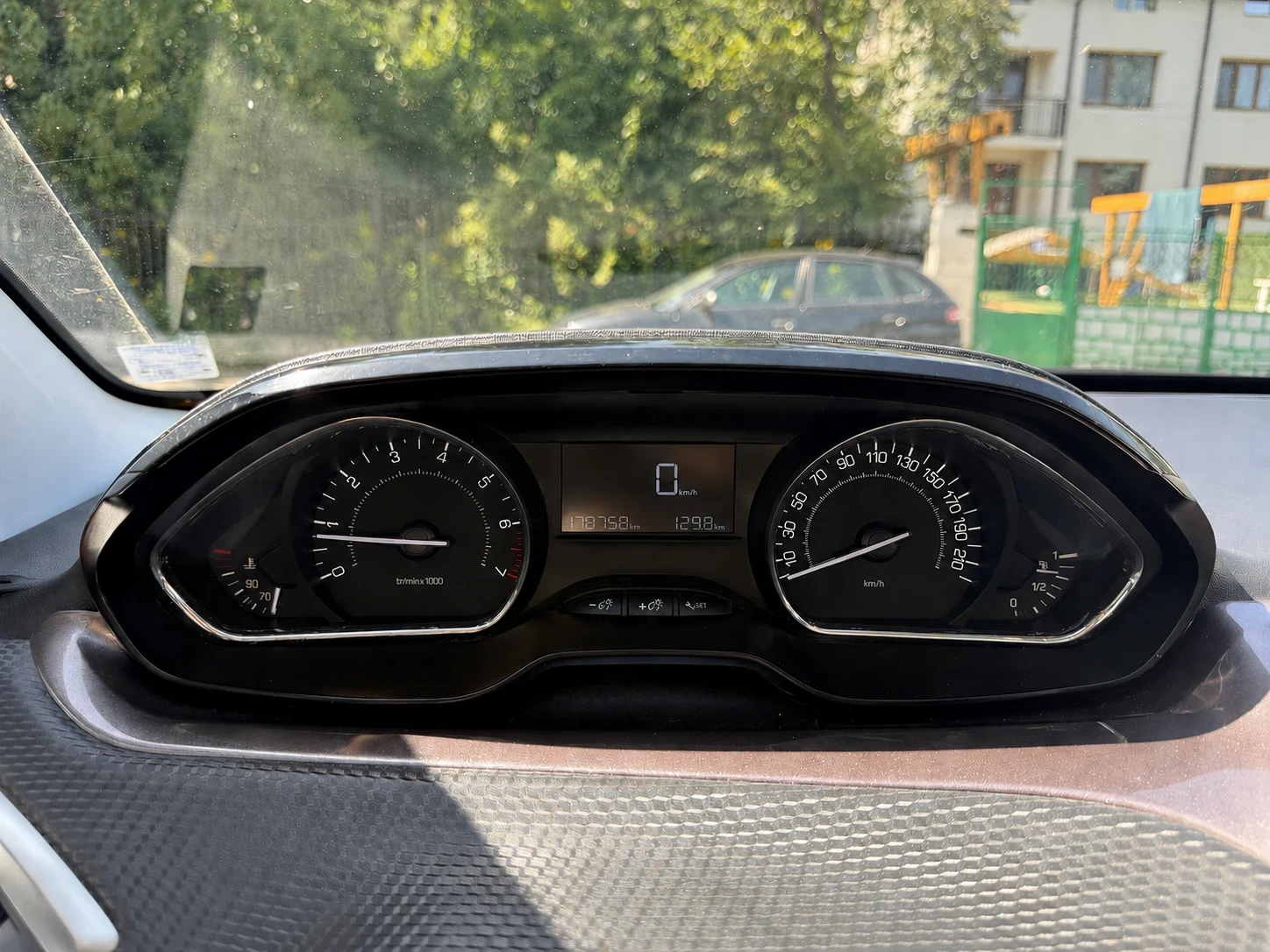 Peugeot 2008, снимка 16 - Автомобили и джипове - 55441490