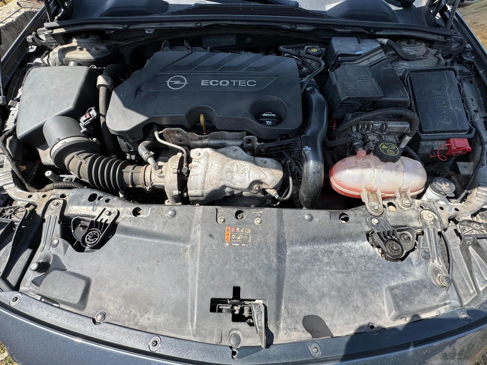 Opel Insignia Sports Tourer, снимка 9 - Автомобили и джипове - 55925916