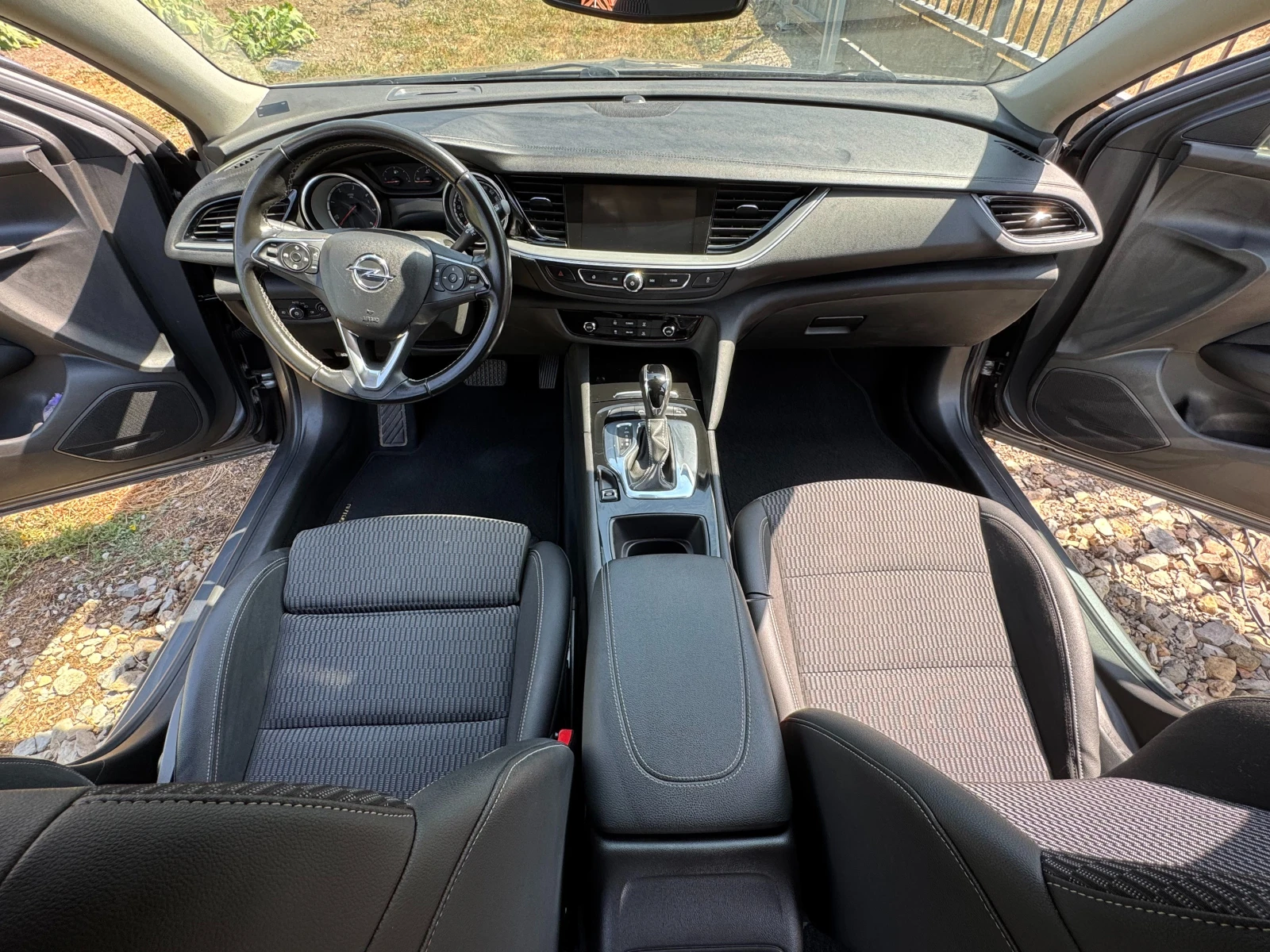 Opel Insignia Sports Tourer, снимка 11 - Автомобили и джипове - 55925916