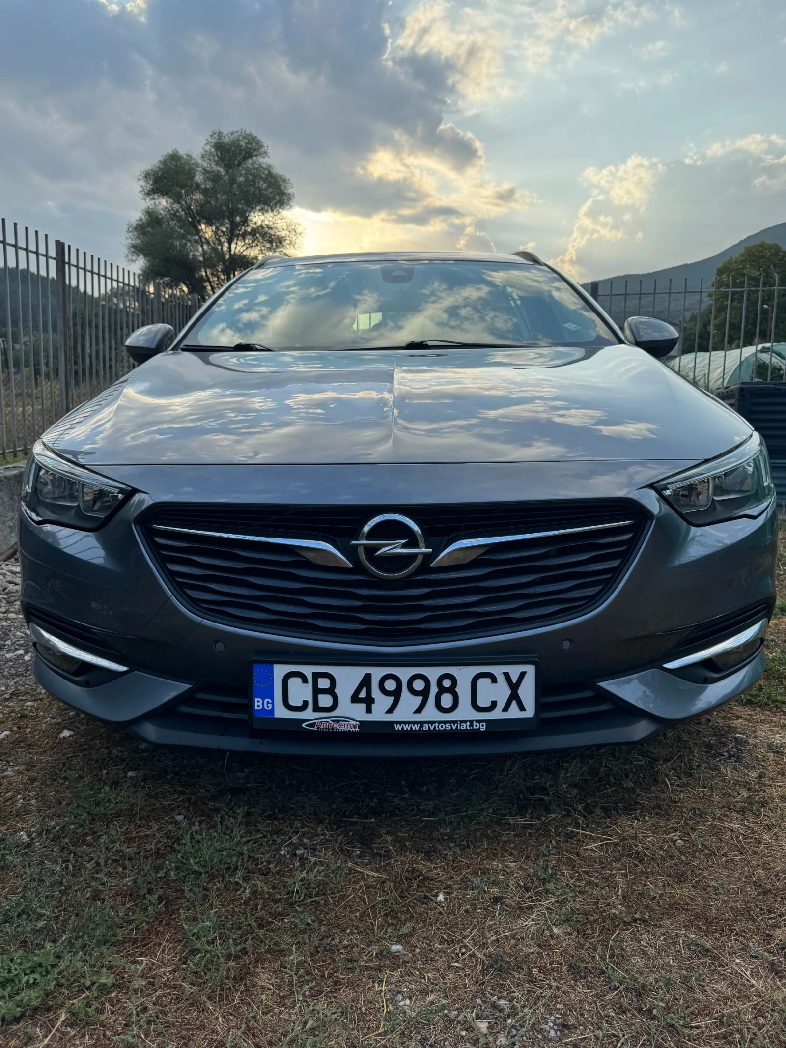Opel Insignia Sports Tourer, снимка 2 - Автомобили и джипове - 55925916