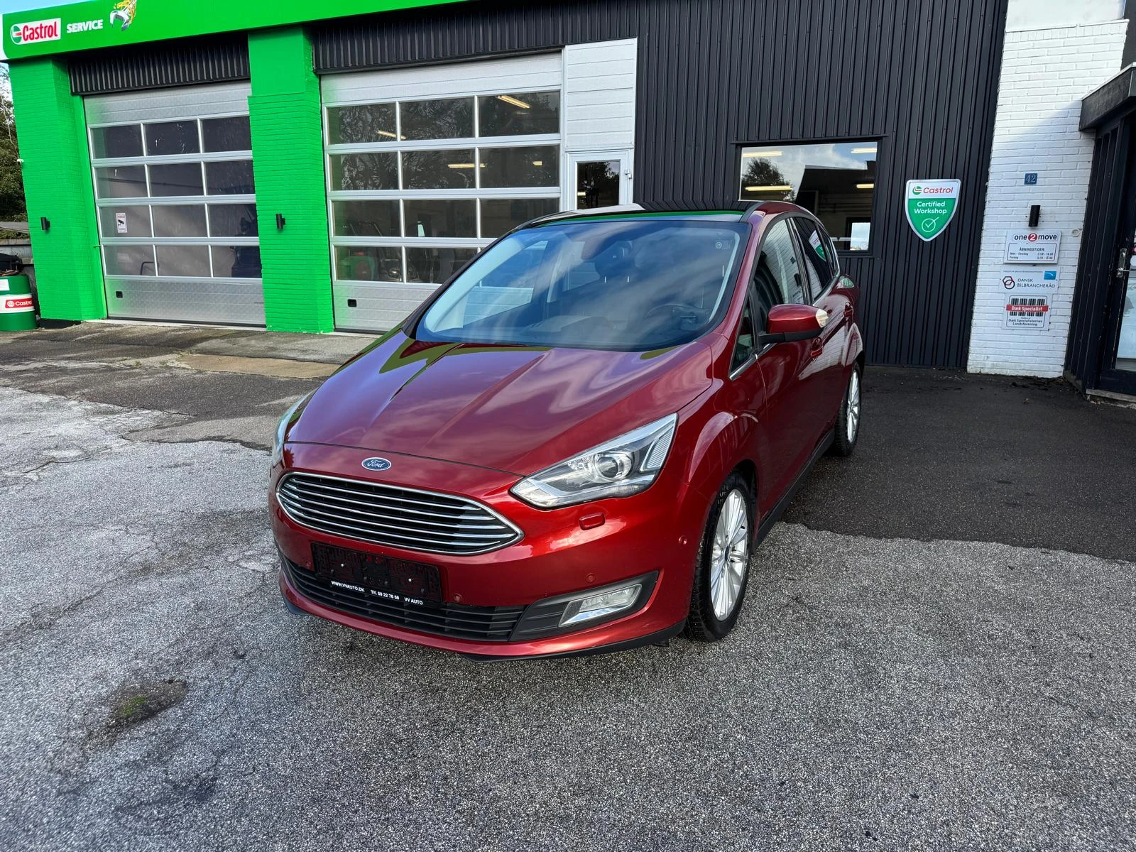 Ford C-max 1, 5 SCTi 182 Titanium Automat . Facelift Panorama, снимка 3 - Автомобили и джипове - 55944632