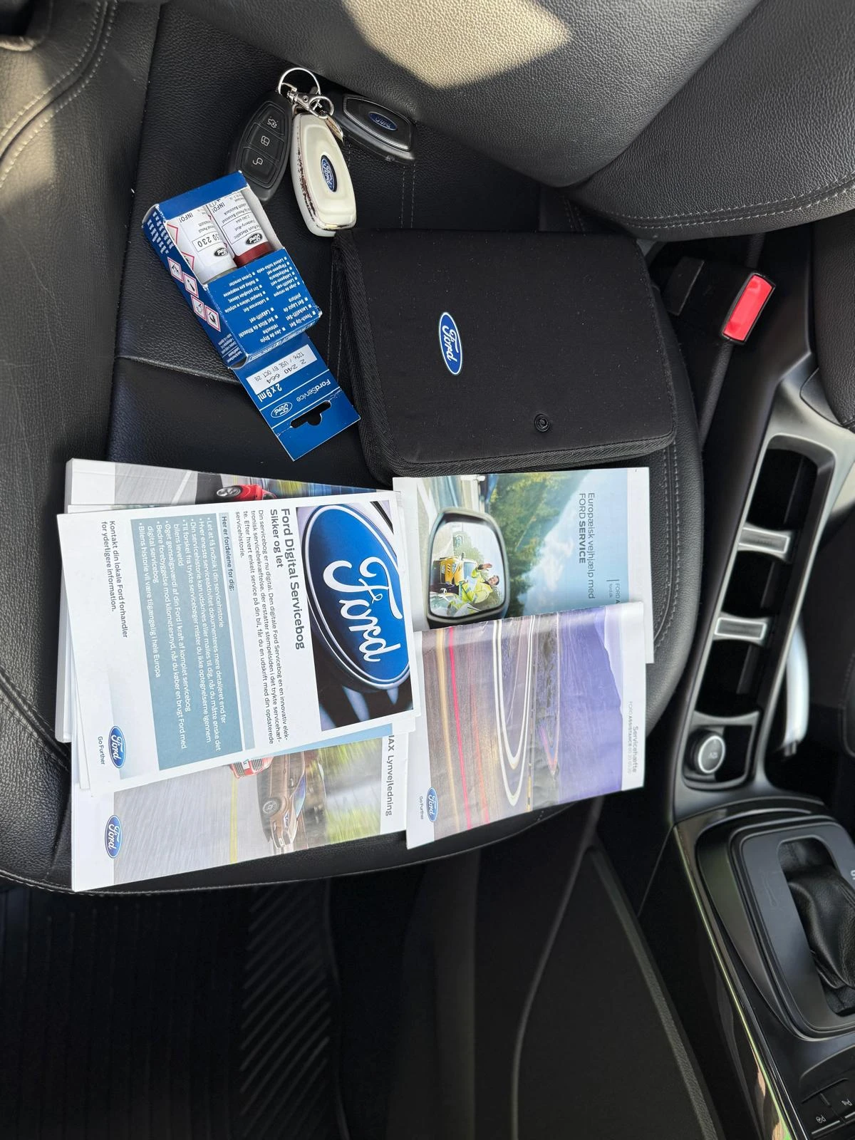 Ford C-max 1, 5 SCTi 182 Titanium Automat . Facelift Panorama, снимка 14 - Автомобили и джипове - 55944632
