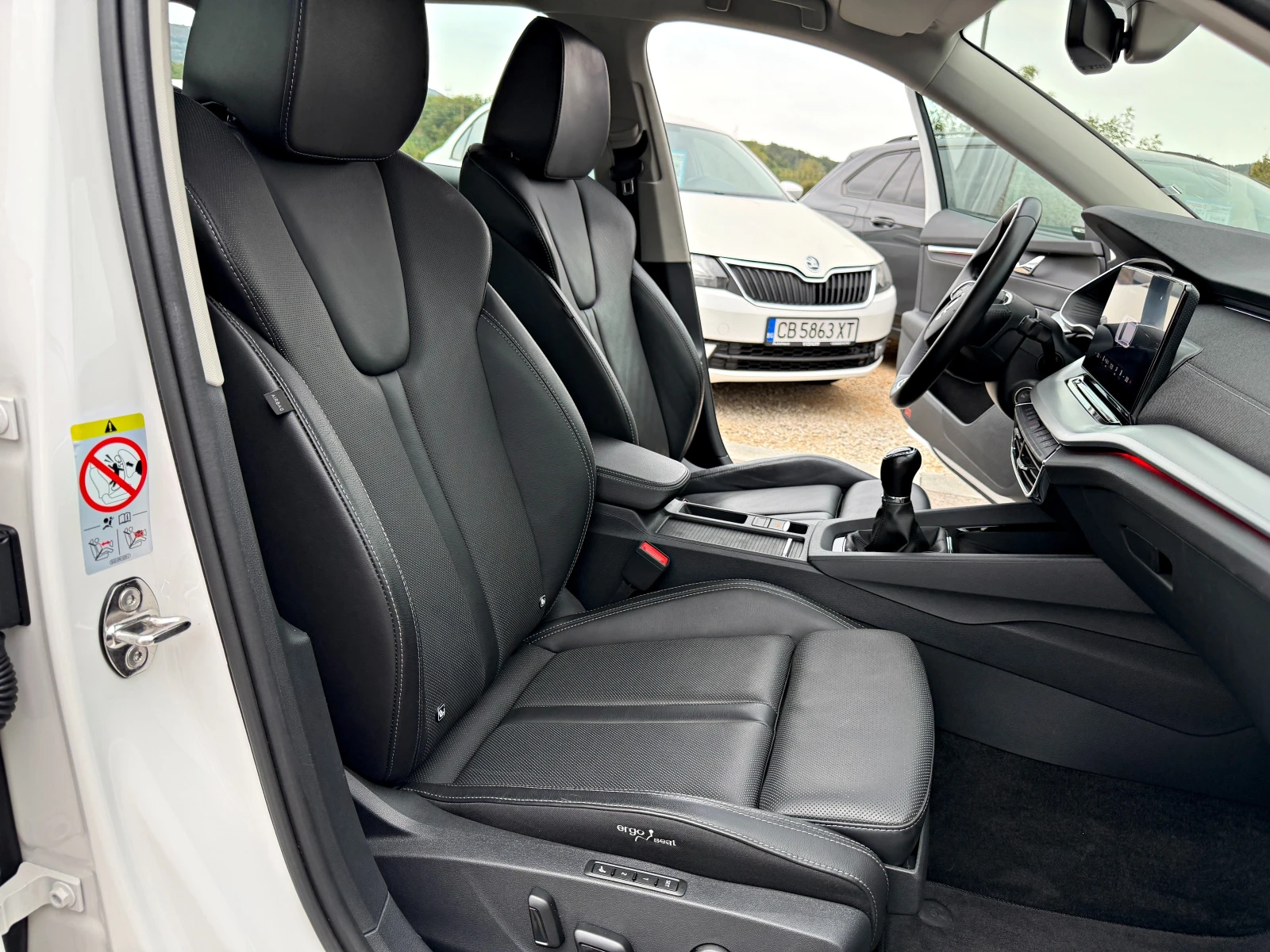 Skoda Octavia DIGITAL COCKPIT SIDE ASSIST LED AMBIENTE KEYLESS, снимка 9 - Автомобили и джипове - 56069808