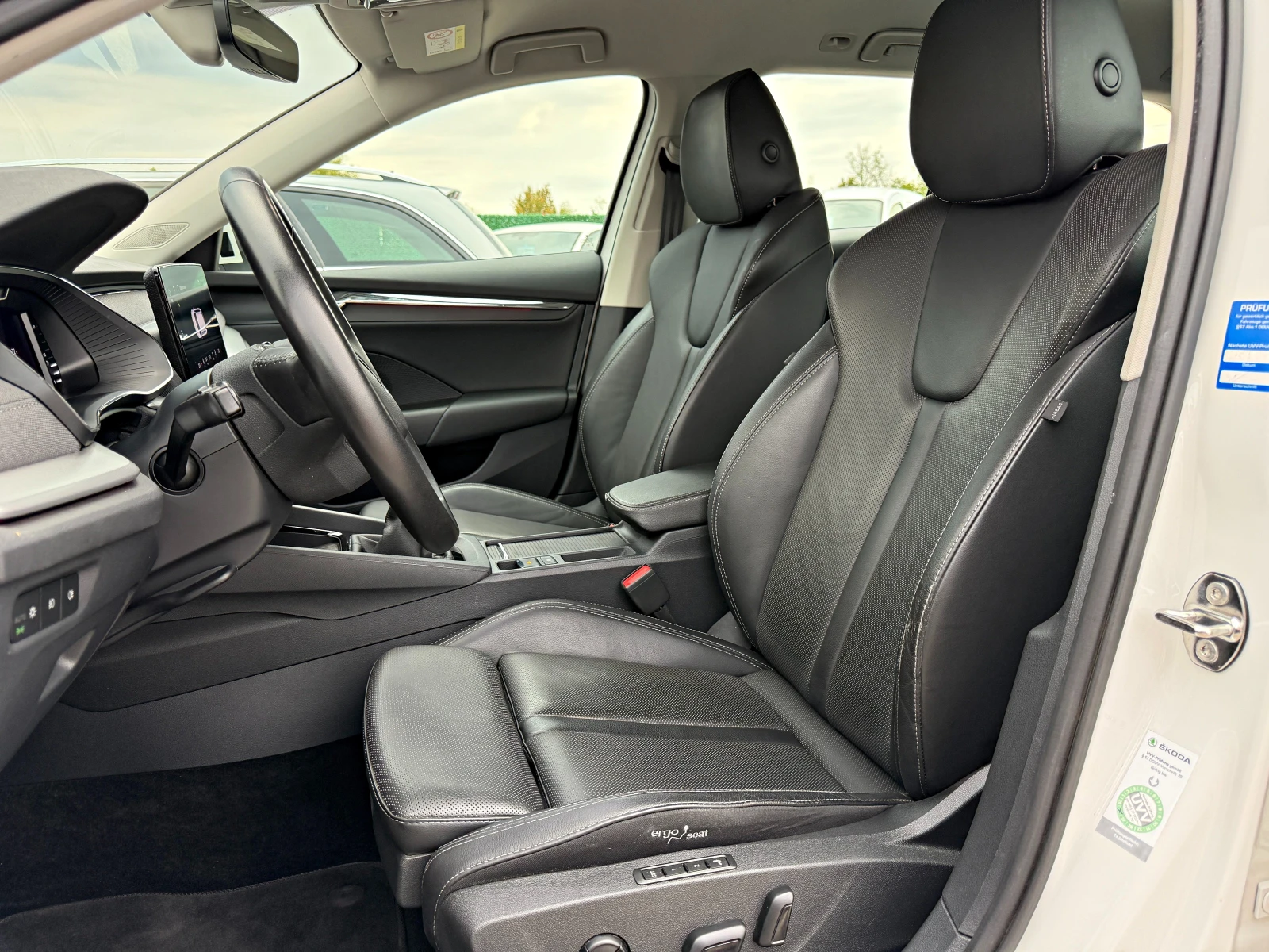 Skoda Octavia DIGITAL COCKPIT SIDE ASSIST LED AMBIENTE KEYLESS, снимка 10 - Автомобили и джипове - 56069808