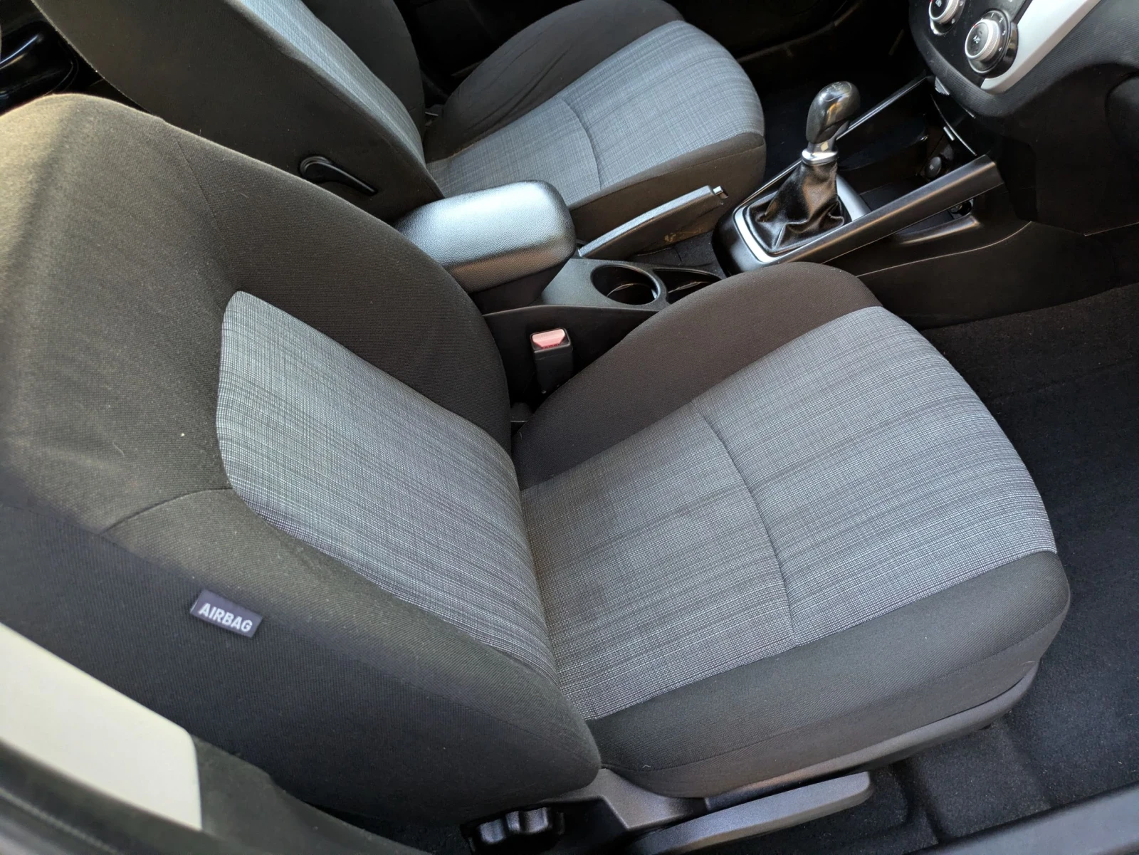 Kia Ceed 1.4i, 90k.c., снимка 12 - Автомобили и джипове - 56638050