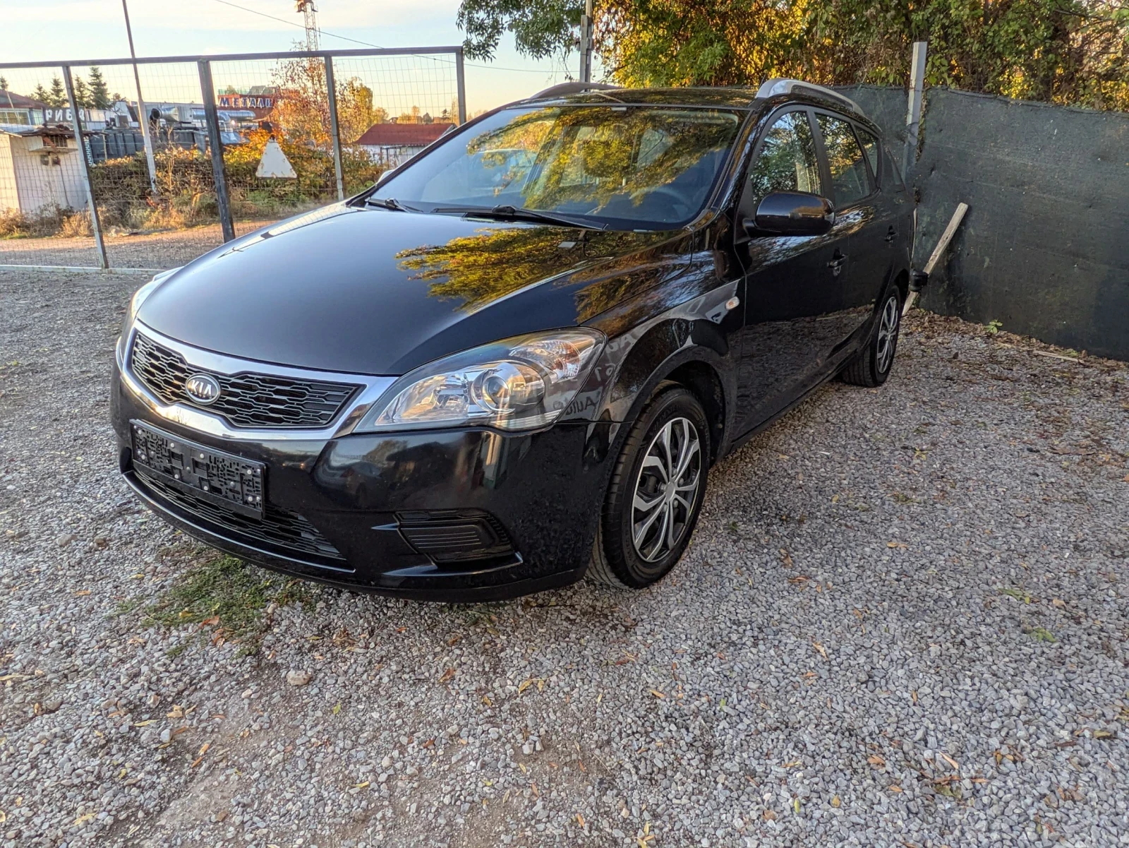 Kia Ceed 1.4i, 90k.c., снимка 3 - Автомобили и джипове - 56638050