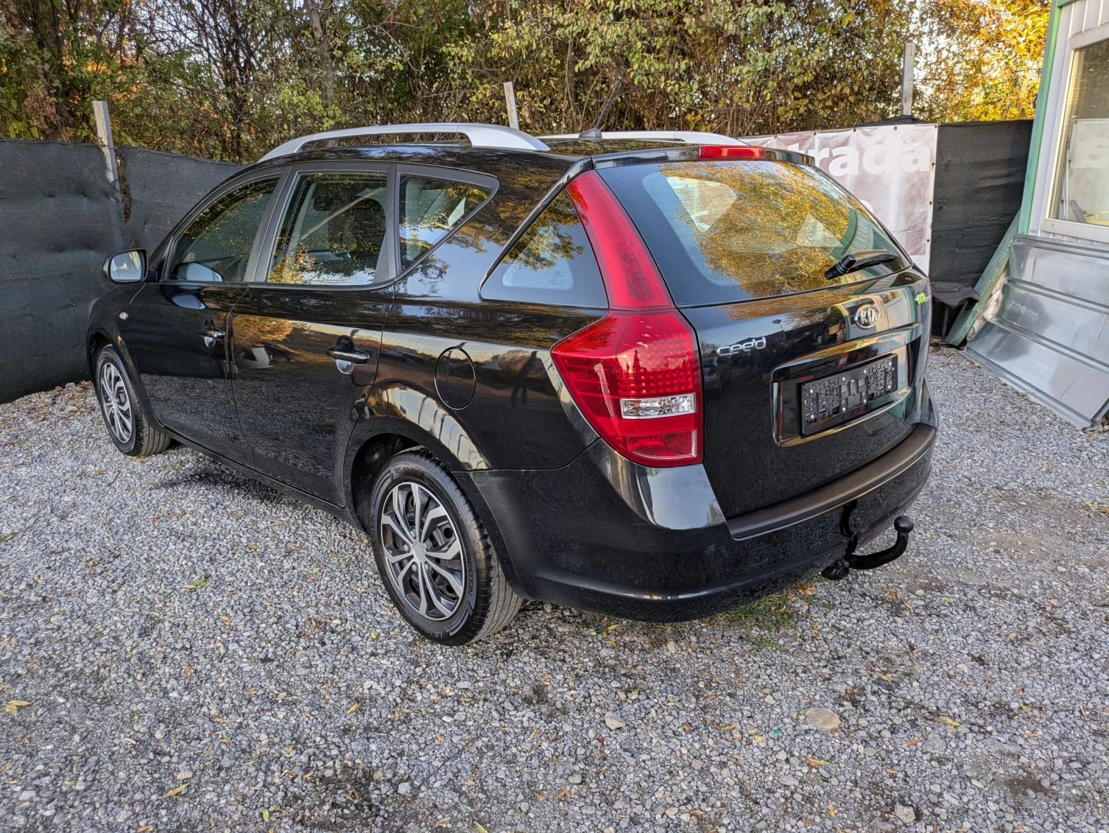 Kia Ceed 1.4i, 90k.c., снимка 4 - Автомобили и джипове - 56638050