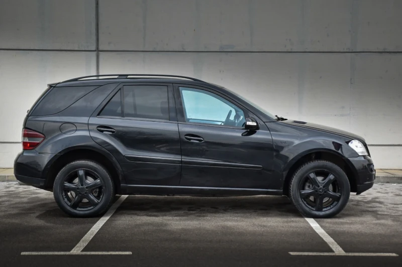 Mercedes-Benz ML 320 НА ПРУЖИНИ* * FULL BLACK* * , снимка 8 - Автомобили и джипове - 48902952