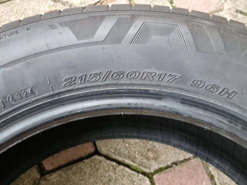 Hyundai Kona 215/60R17 Летни / 4 броя, снимка 2 - Автомобили и джипове - 53257549
