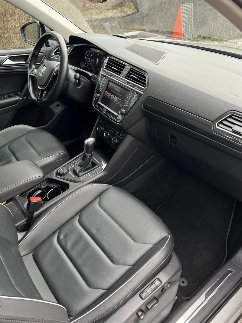 VW Tiguan История/4x4/360/Digital/Dynaudio/Memory/Head-up, снимка 13 - Автомобили и джипове - 53396793