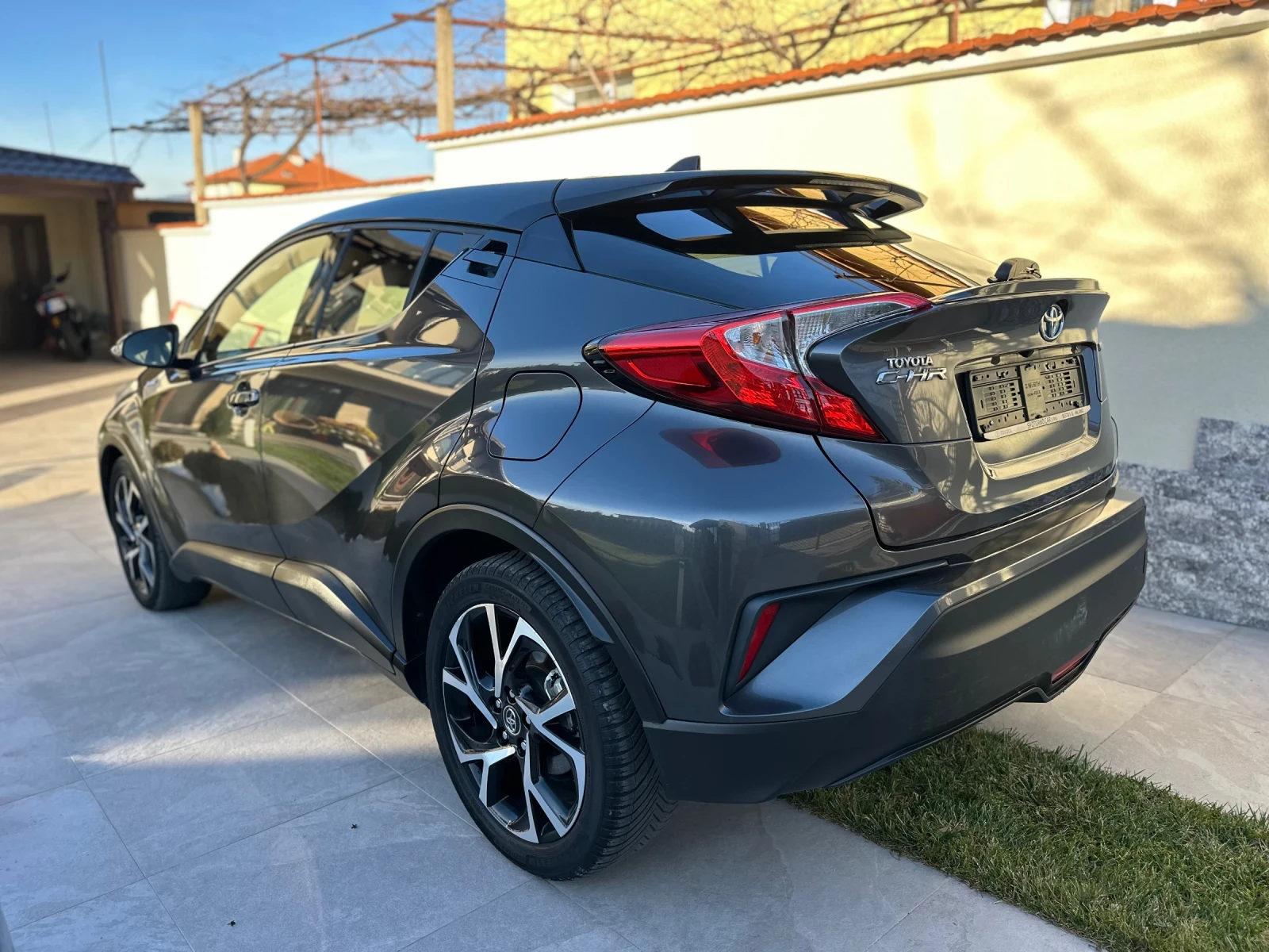 Toyota C-HR 1.8Hybrid - изображение 5