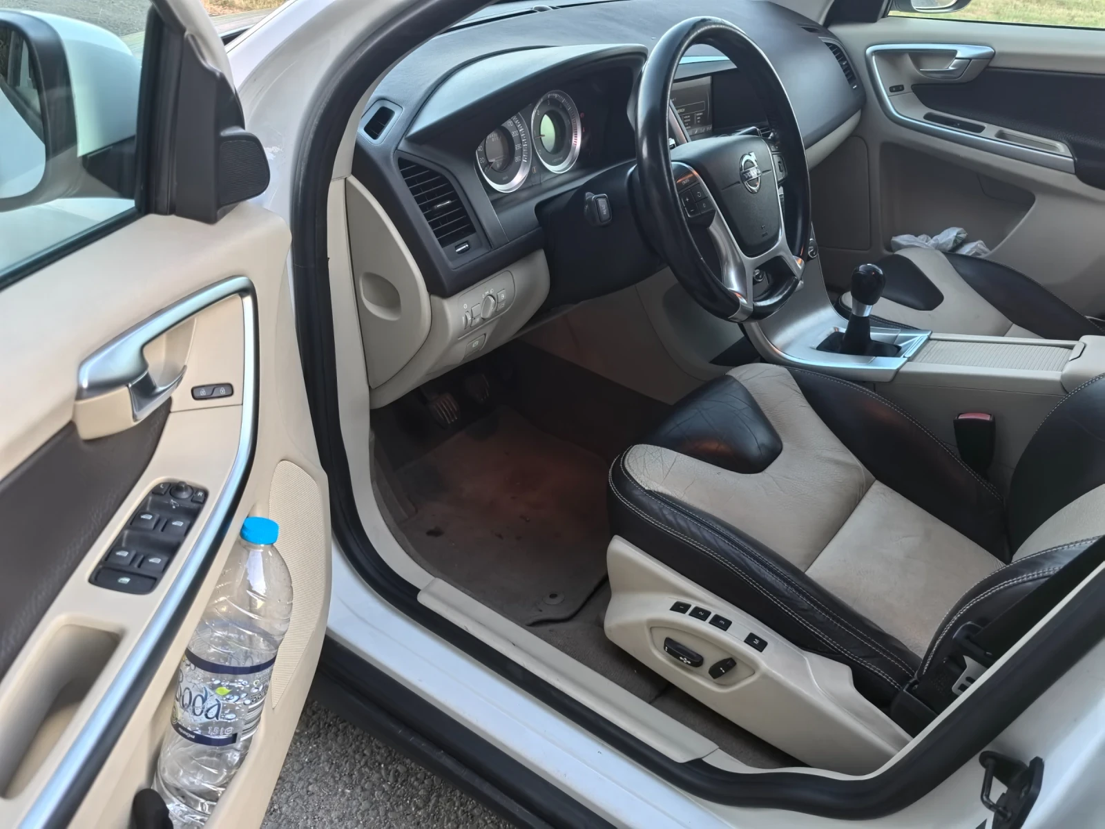 Volvo XC60 2.4 AWD - изображение 9