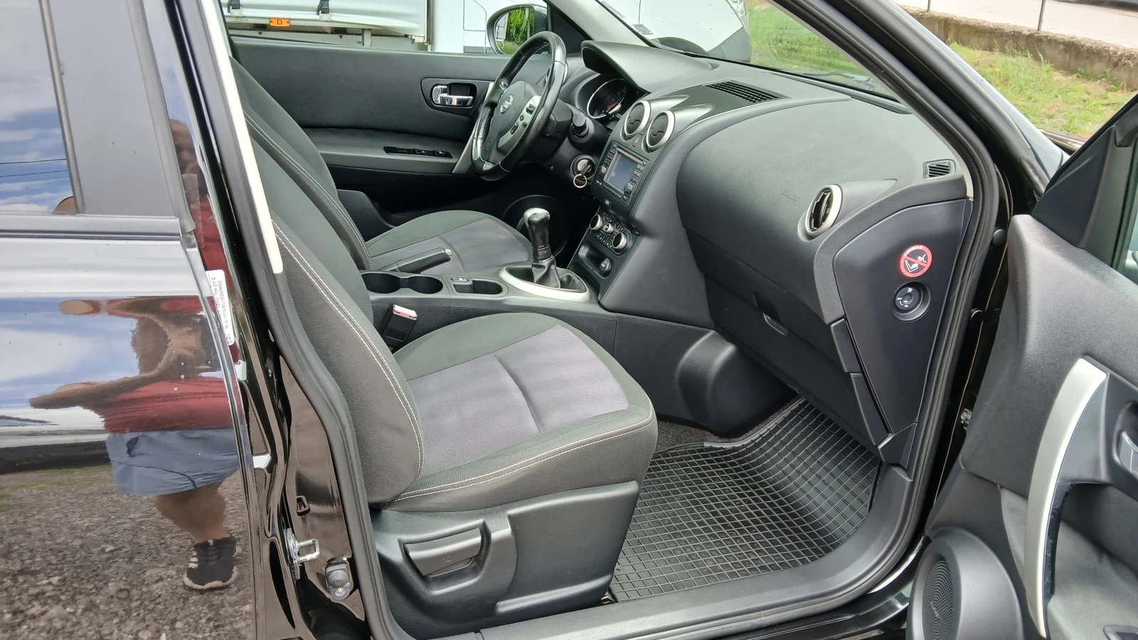 Nissan Qashqai, снимка 11 - Автомобили и джипове - 54999576