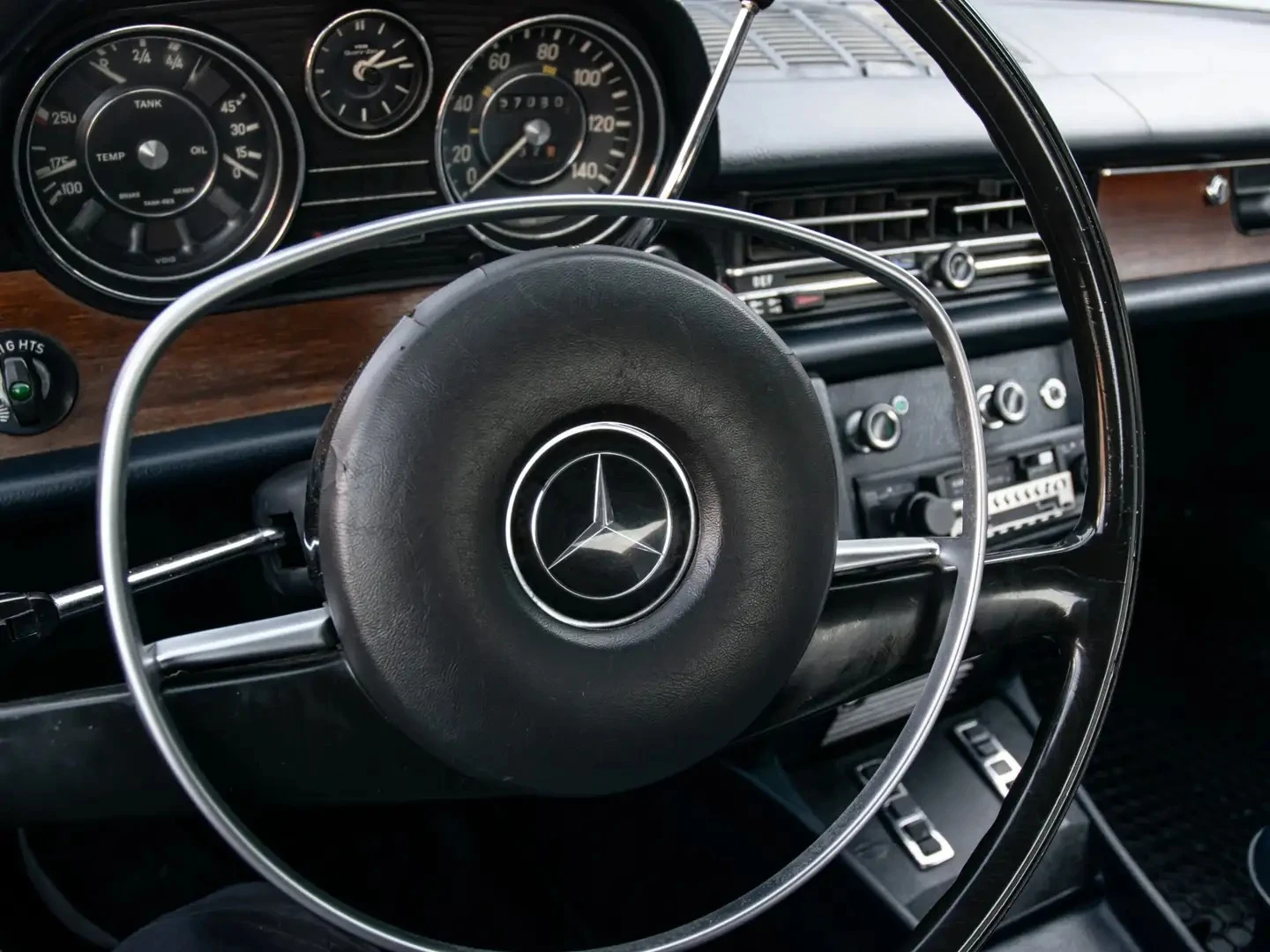 Mercedes-Benz 250 C * AвтоКредит * (ЦЕНА ДО БГ), снимка 8 - Автомобили и джипове - 55136608