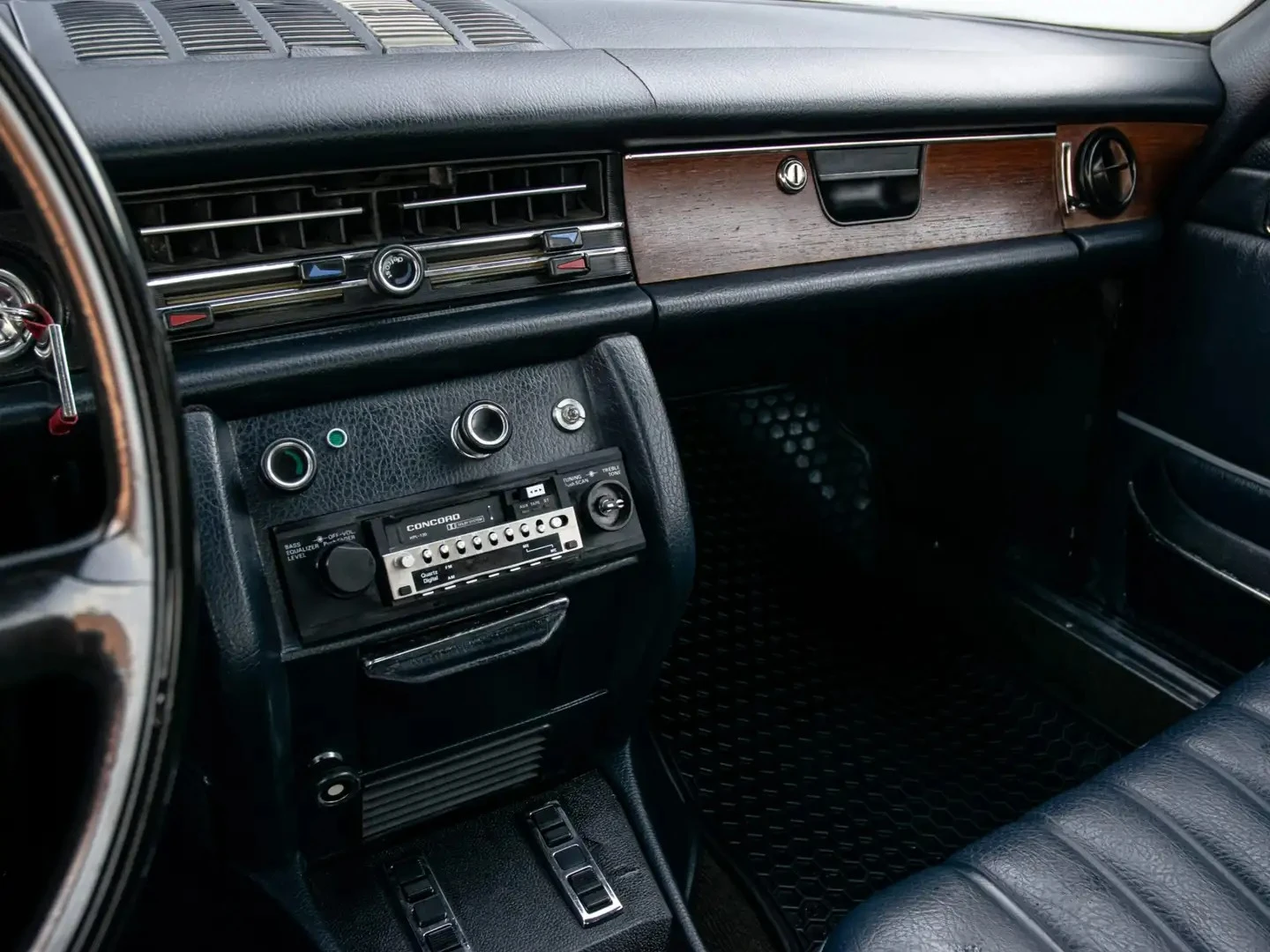 Mercedes-Benz 250 C * AвтоКредит * (ЦЕНА ДО БГ), снимка 12 - Автомобили и джипове - 55136608