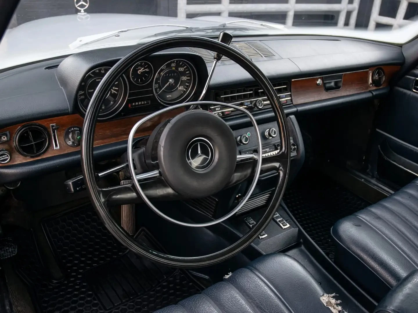 Mercedes-Benz 250 C * AвтоКредит * (ЦЕНА ДО БГ), снимка 7 - Автомобили и джипове - 55136608