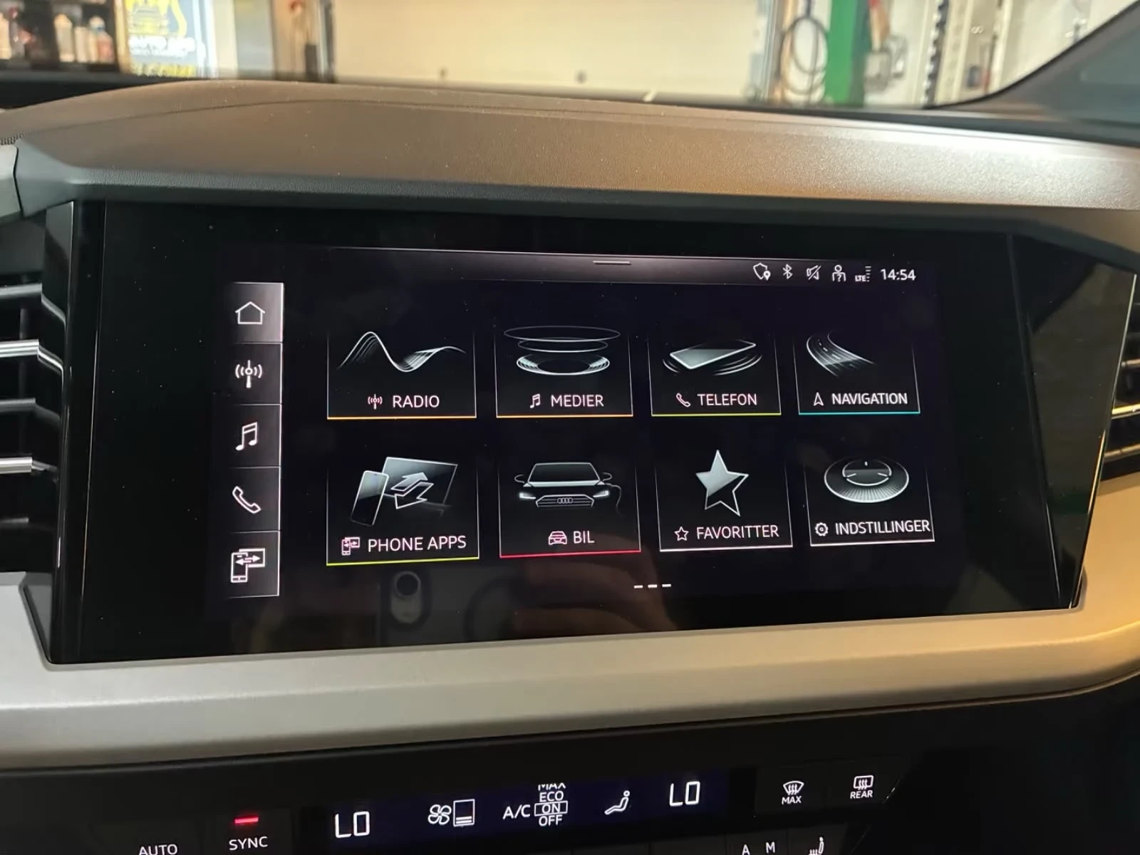 Audi Q4 40 e-tron, снимка 11 - Автомобили и джипове - 55685534
