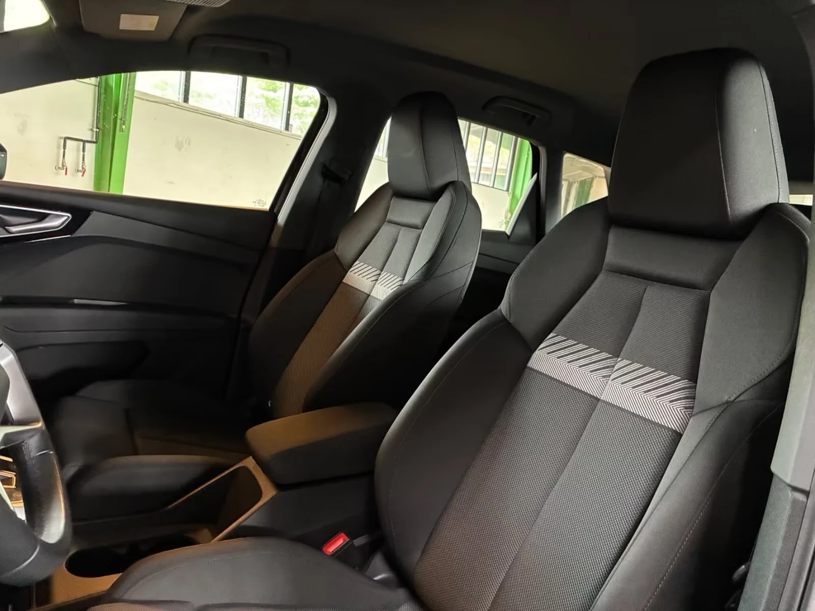 Audi Q4 40 e-tron, снимка 10 - Автомобили и джипове - 55685534
