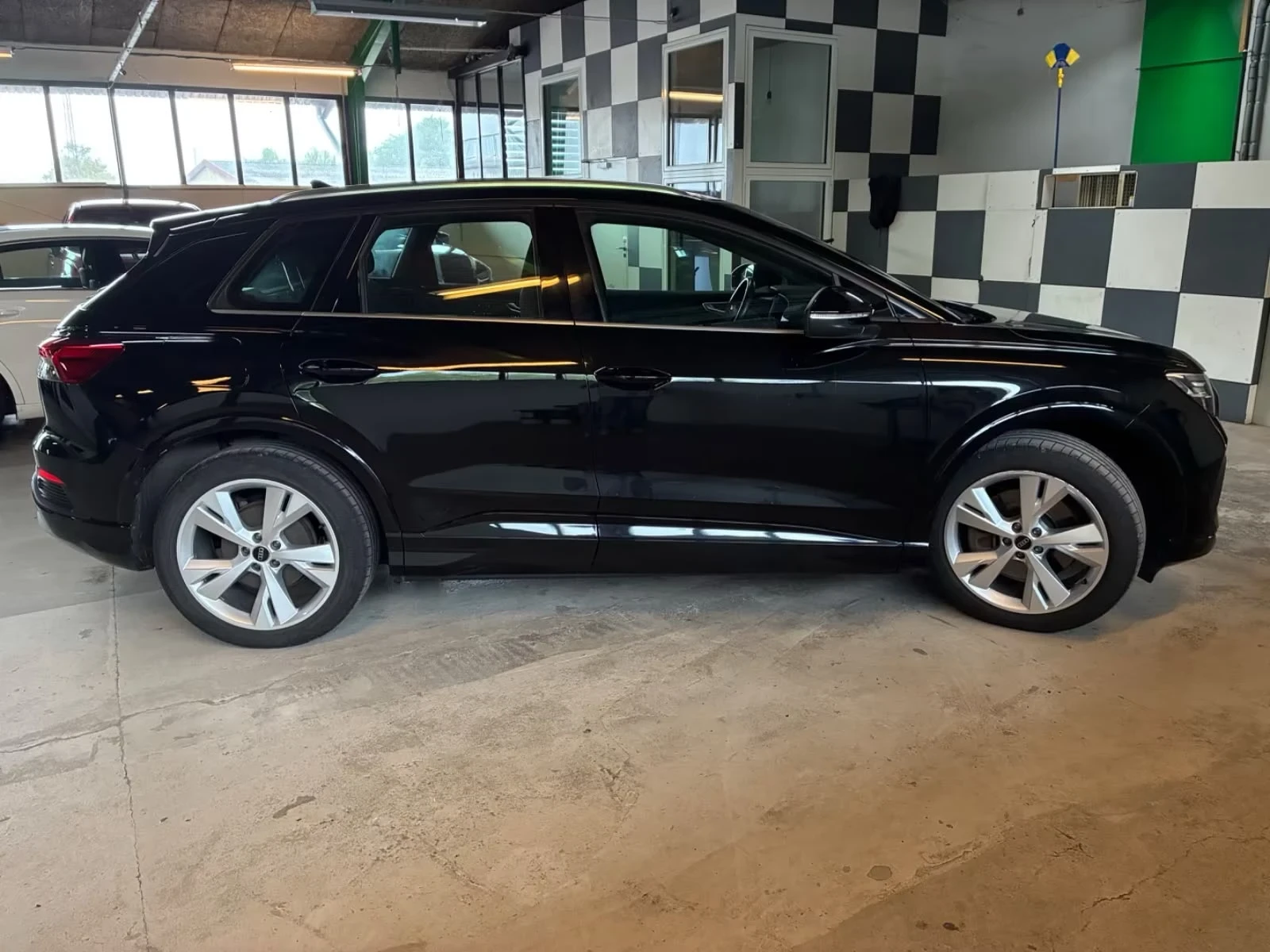 Audi Q4 40 e-tron, снимка 6 - Автомобили и джипове - 55685534