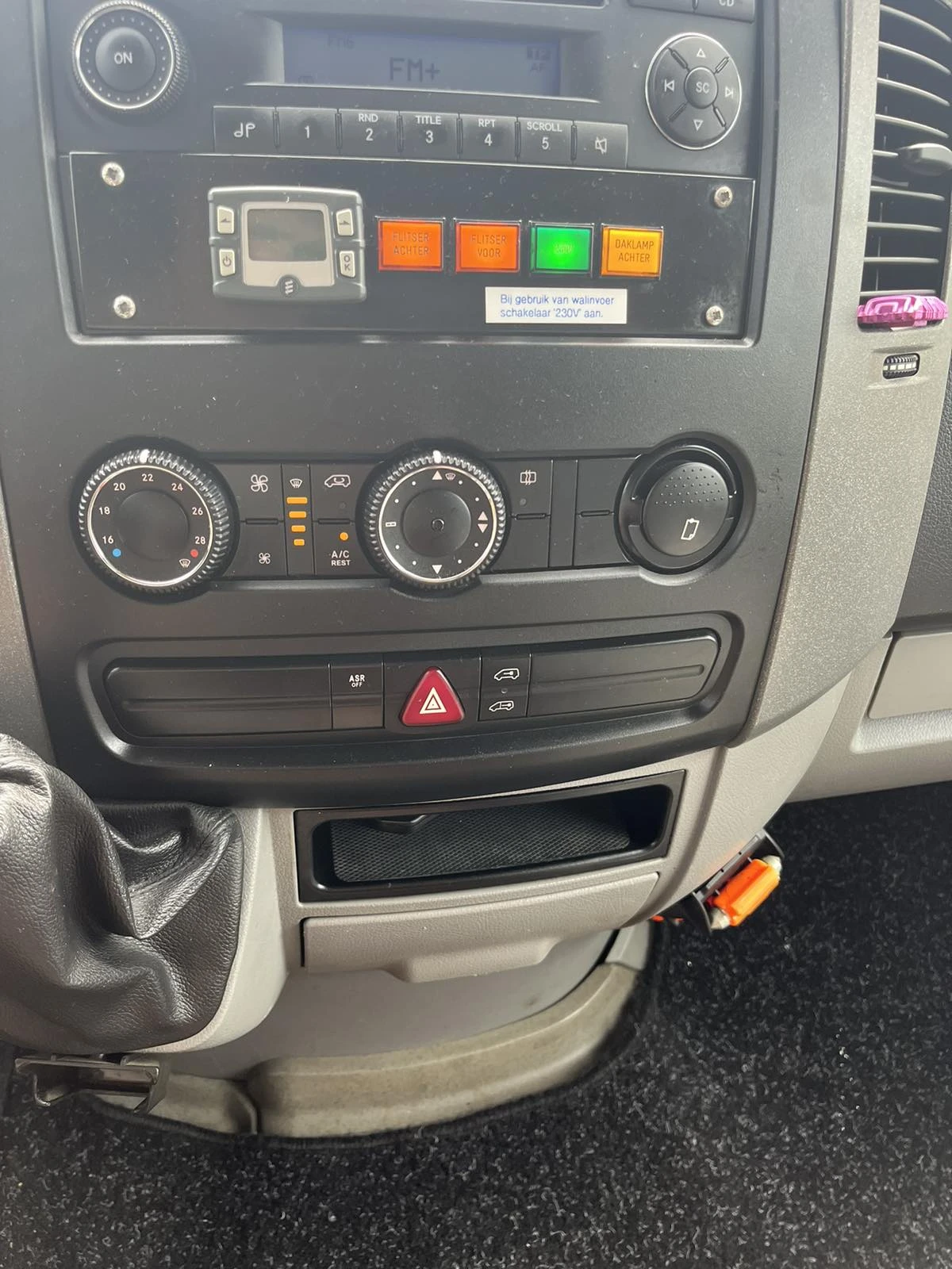 VW Crafter 35 L1H1 2, 5TDI - изображение 2