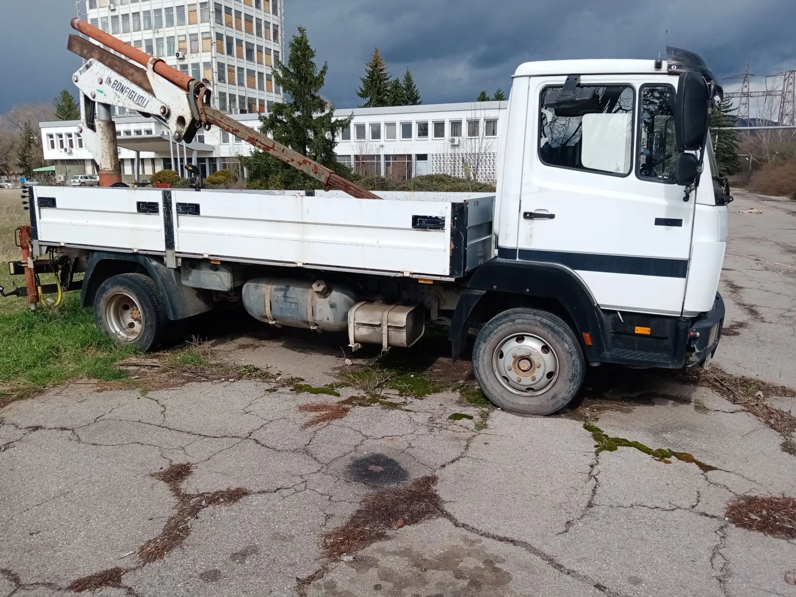 Mercedes-Benz 817  - изображение 10