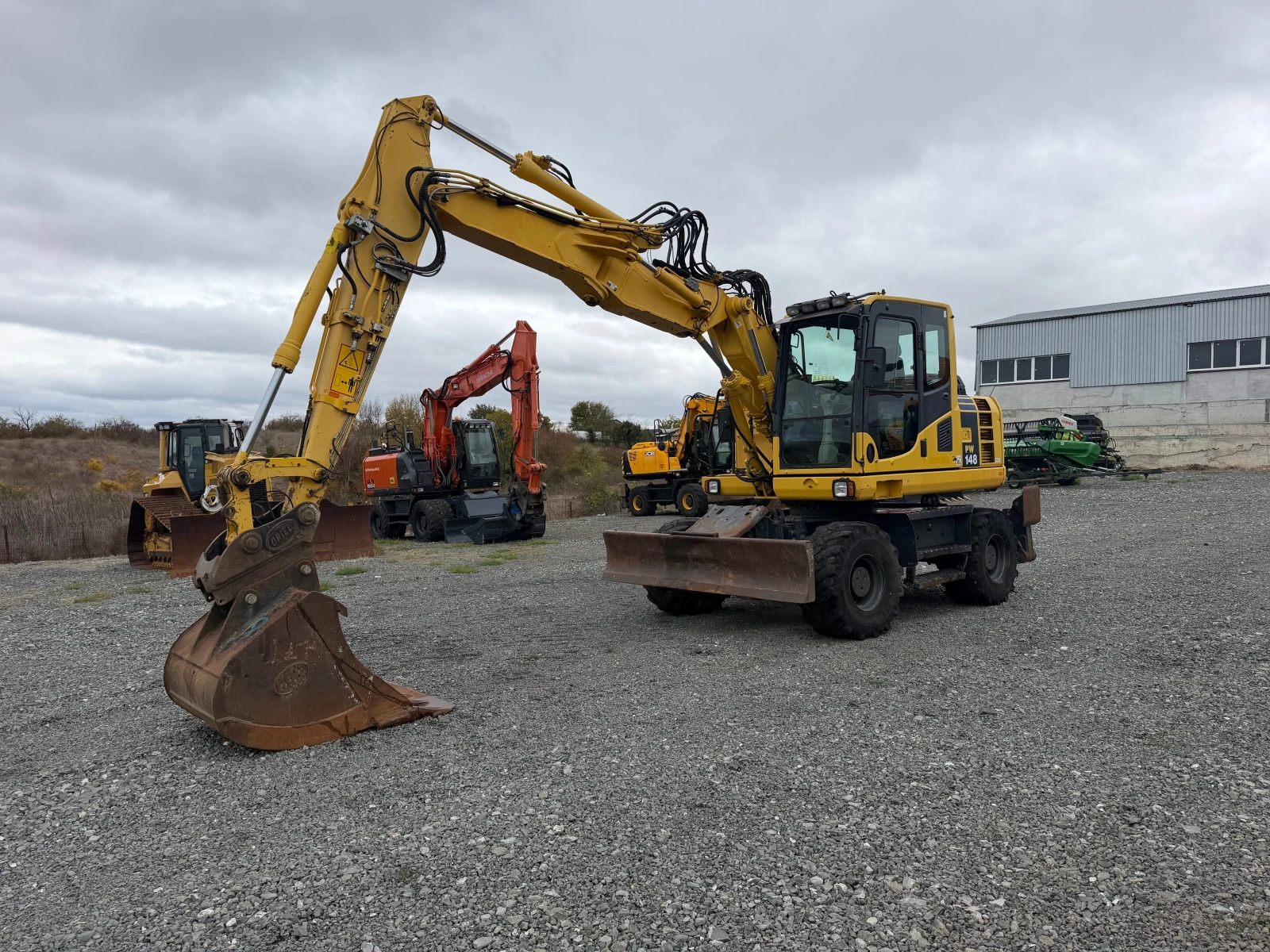 ����� Komatsu PW 148-8 + 3 ���� ������ | Mobile.bg � ����������� 3
