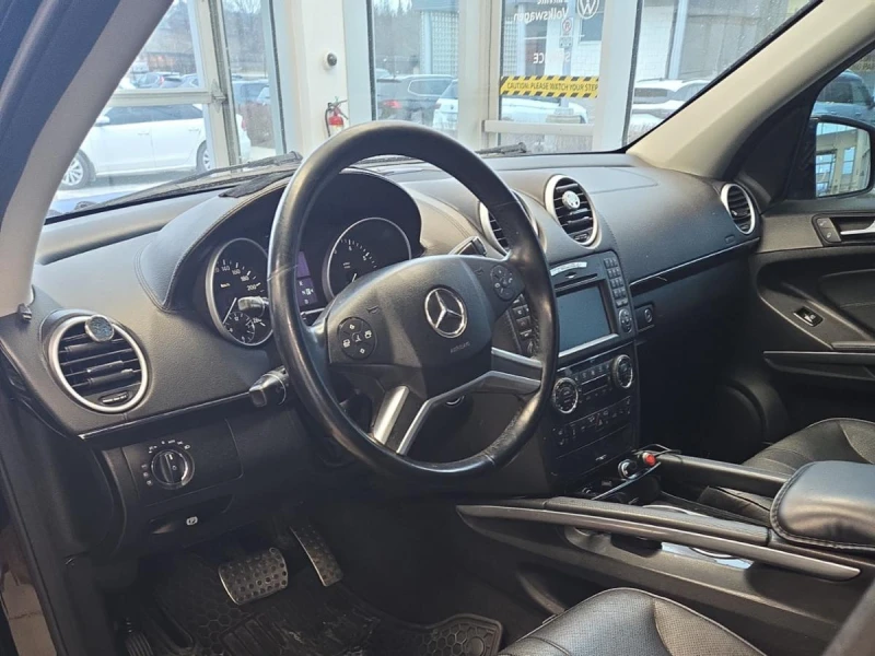 Mercedes-Benz ML 550 5.5L, снимка 3 - Автомобили и джипове - 48639246