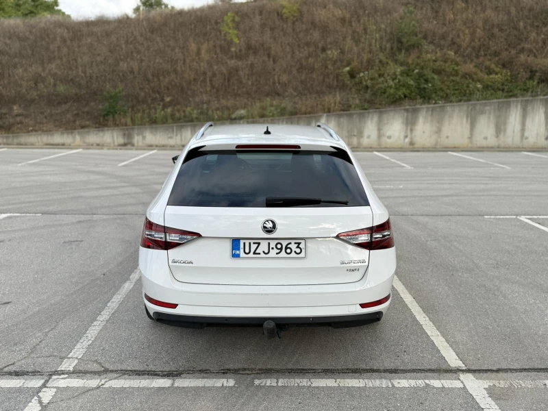 Skoda Superb 2.0 TDI 4x4, снимка 8 - Автомобили и джипове - 52115618