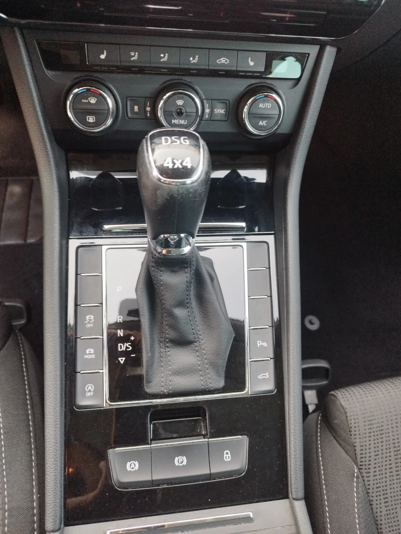 Skoda Superb 2.0 TDI 4x4, снимка 10 - Автомобили и джипове - 52115618