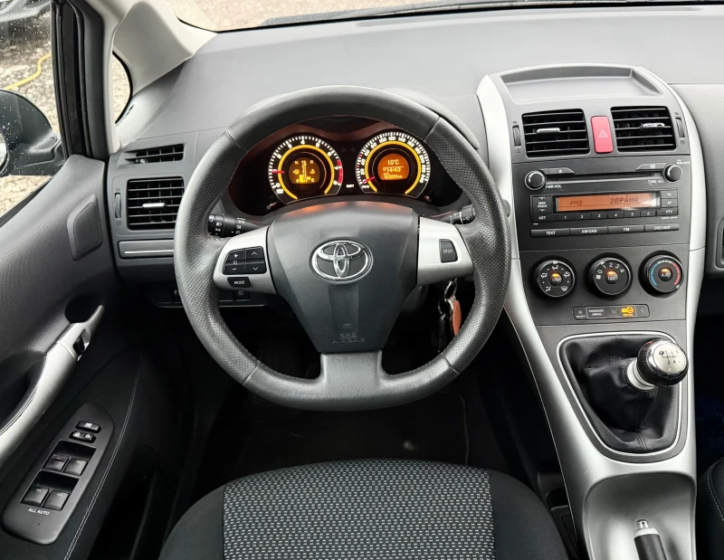 Toyota Auris 1.8i   vvti Facelift Евро5, снимка 9 - Автомобили и джипове - 52484480