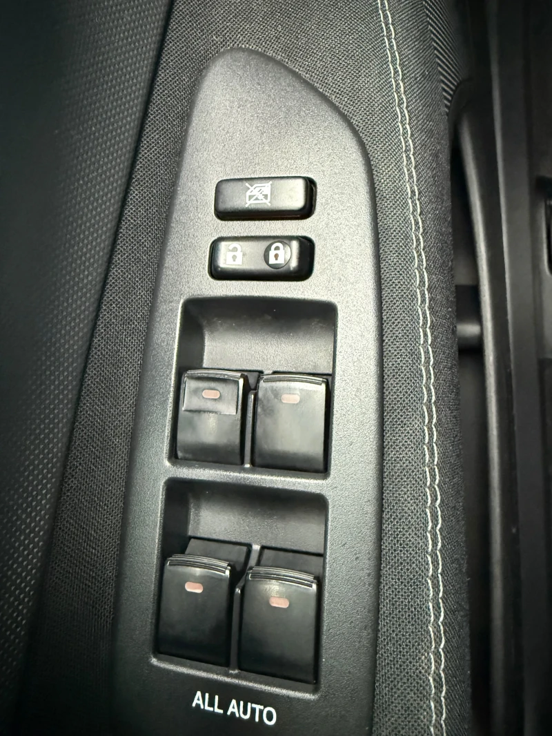 Toyota Auris 1.8i   vvti Facelift Евро5, снимка 15 - Автомобили и джипове - 52484480