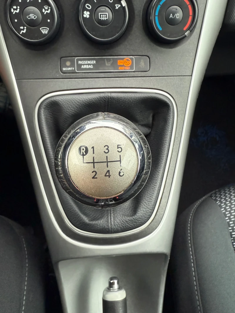 Toyota Auris 1.8i   vvti Facelift Евро5, снимка 13 - Автомобили и джипове - 52484480