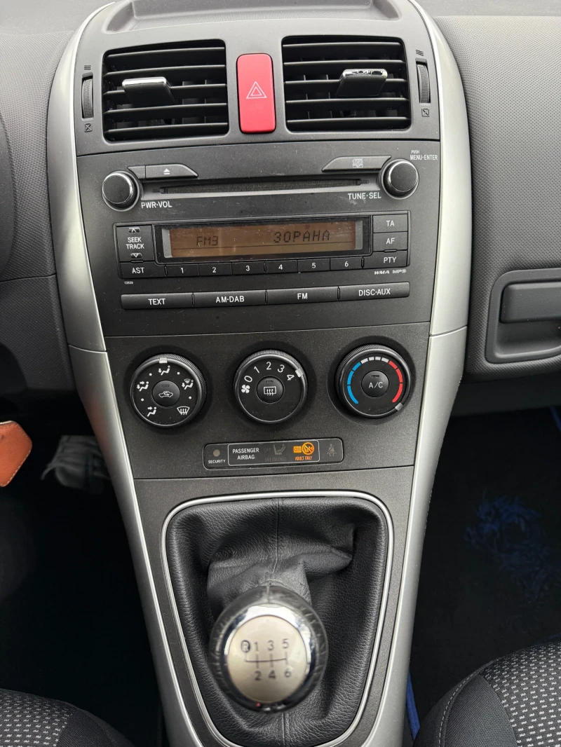 Toyota Auris 1.8i   vvti Facelift Евро5, снимка 14 - Автомобили и джипове - 52484480