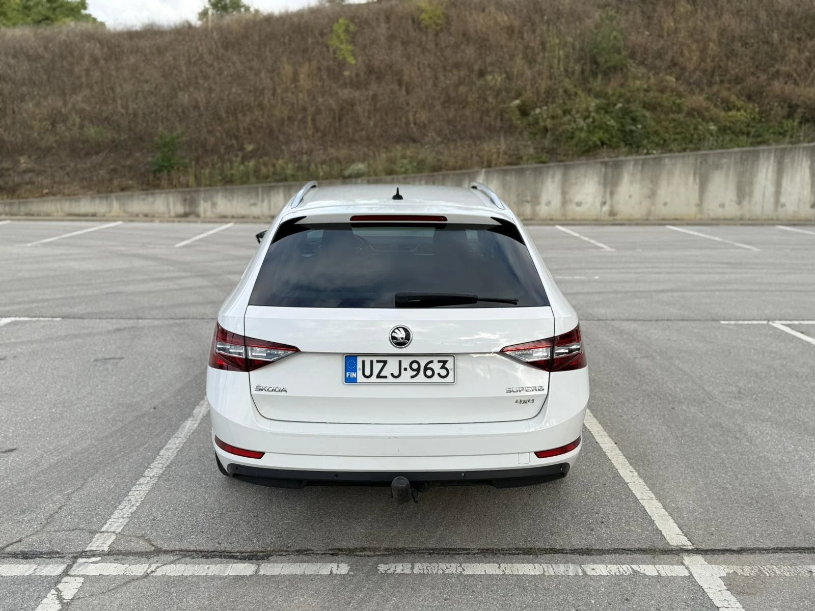 Skoda Superb 2.0 TDI 4x4 - изображение 8