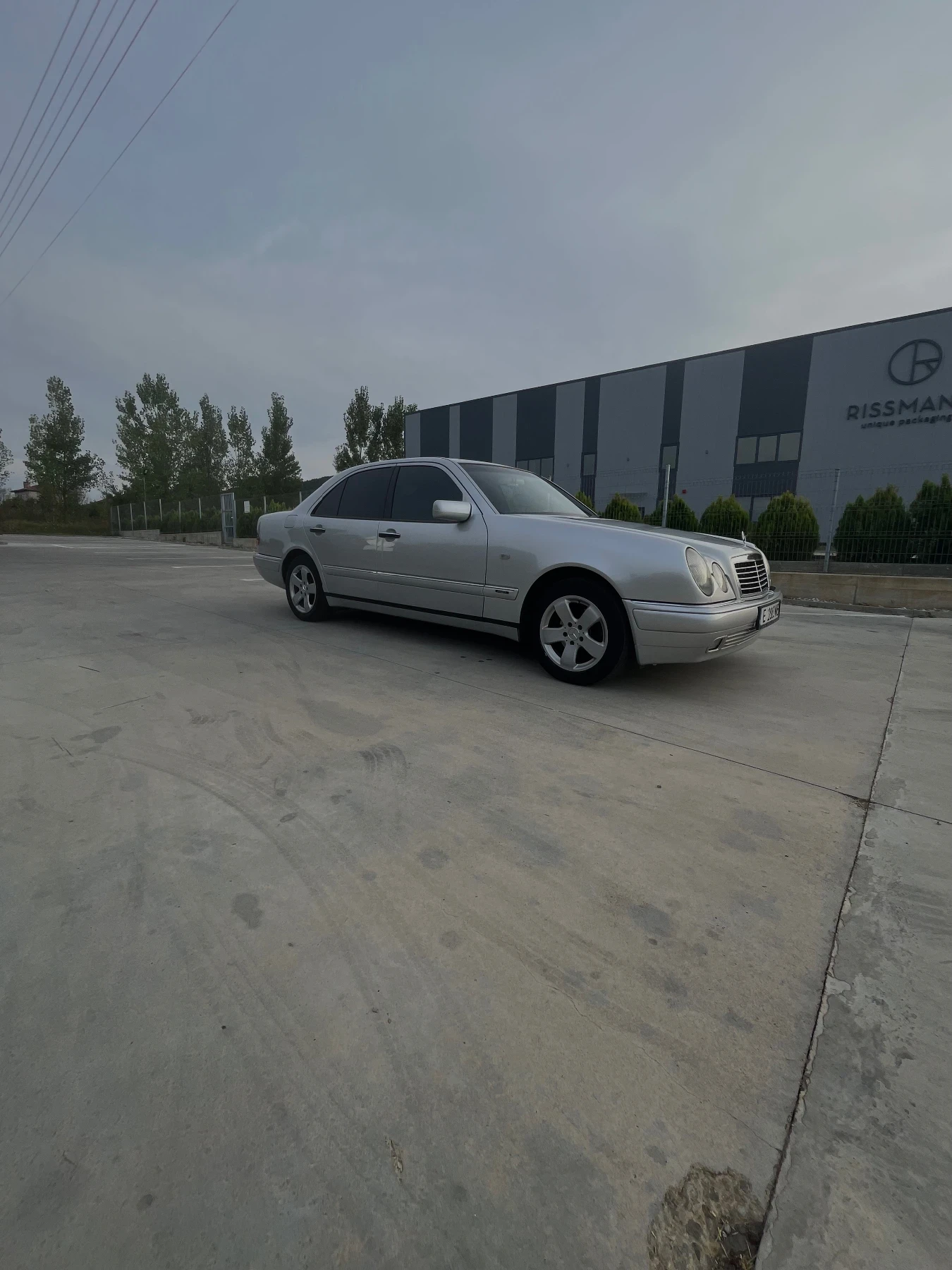 Mercedes-Benz E 200 Цялостен интериор от AMG E55 - изображение 5